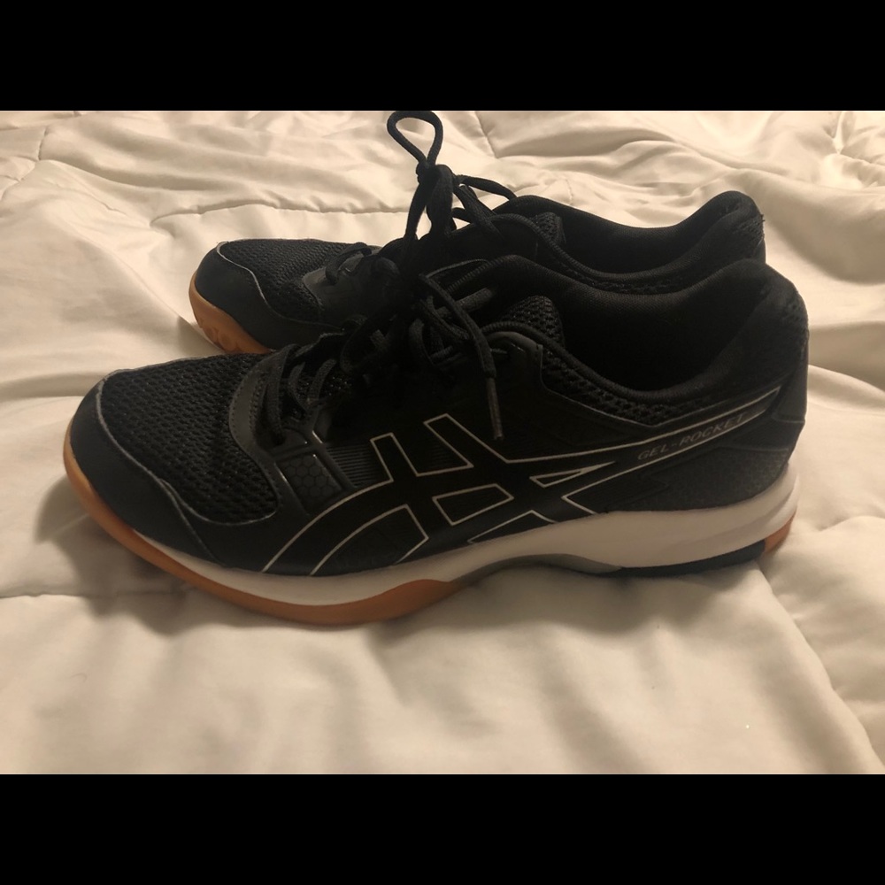 ASICS gel rocket court shoes-like new